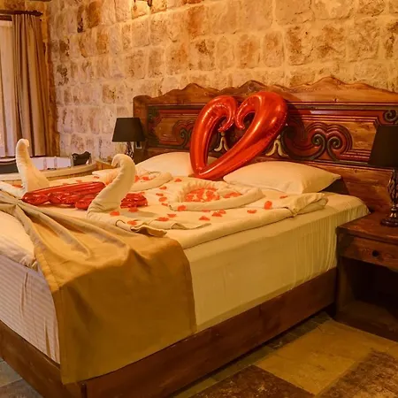 Dionysos Cave Cappadocia * 于尔居普