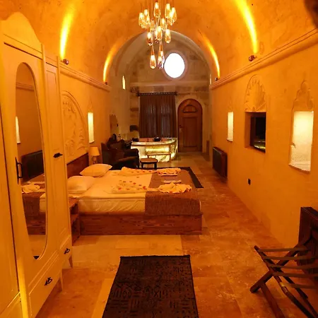 Dionysos Cave Cappadocia 于尔居普
